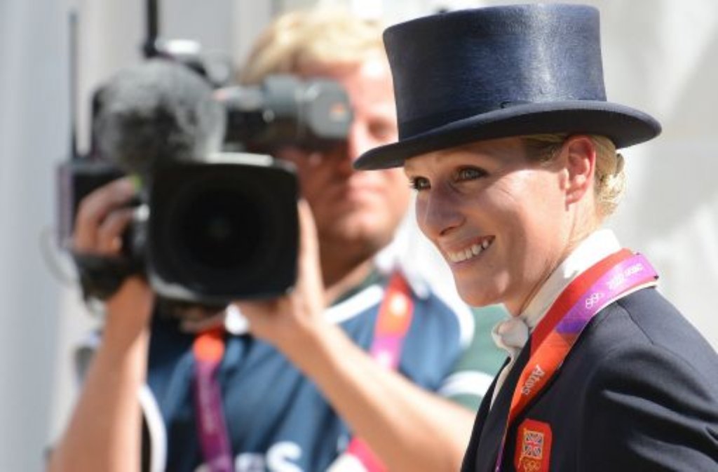 Doch auch die anderen Royals geben bei Olympia ein gutes Bild ab: Queen-Enkelin Zara Phillips besticht als Mitglied des "Teams GB" und holt Silber mit den Vielseitigkeitsreitern, ...