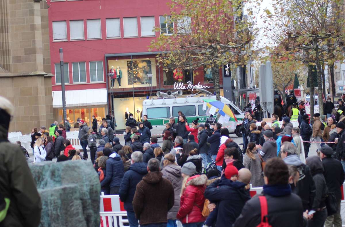 Rund 400 Querdenker versammelten sich  in der Heilbronner Innenstadt. Foto: 7aktuell.de/DW