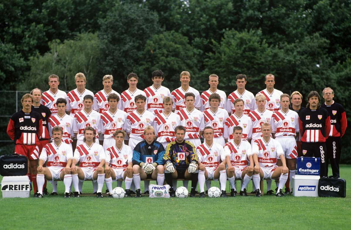 Zum letzten Mal auf einem VfB-Teamfoto: Trainer Christoph Daum vor der Saison 1993/1994.
