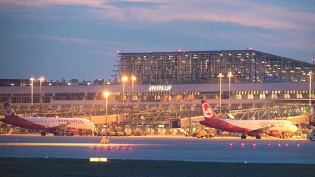  Die Geschäftsführer des Stuttgarter Flughafens befürworten nicht mehr den Filderbahnhof plus im Rahmen des Projkets Stuttgart 21. Mit dem Geschäftsbetrieb des Flughafens sind sie zufrieden. 