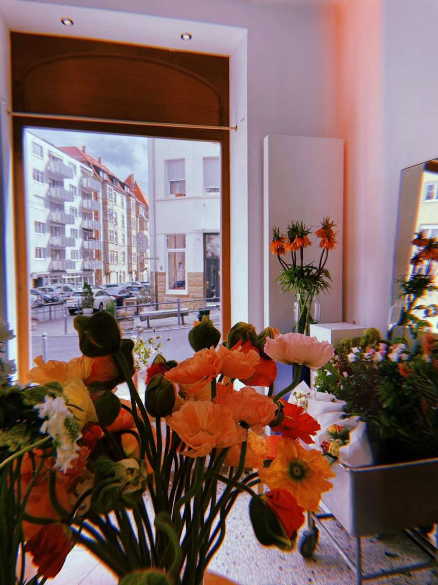 Damit wird die Ecke rund um Café Seyffers und Spätzleschwob floral aufgemischt – das freut die Nachbarn...