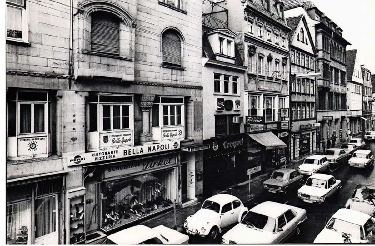 Viel Autoverkehr in den 1970ern in der Calwer Straße.