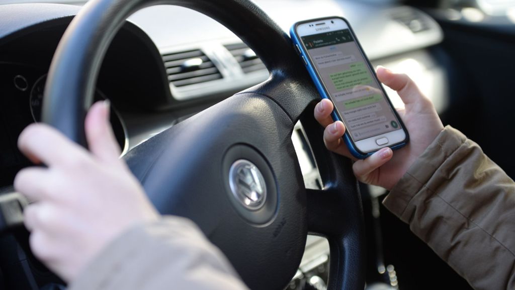 Rechtsprechung: Führerschein weg wegen Handy am Steuer