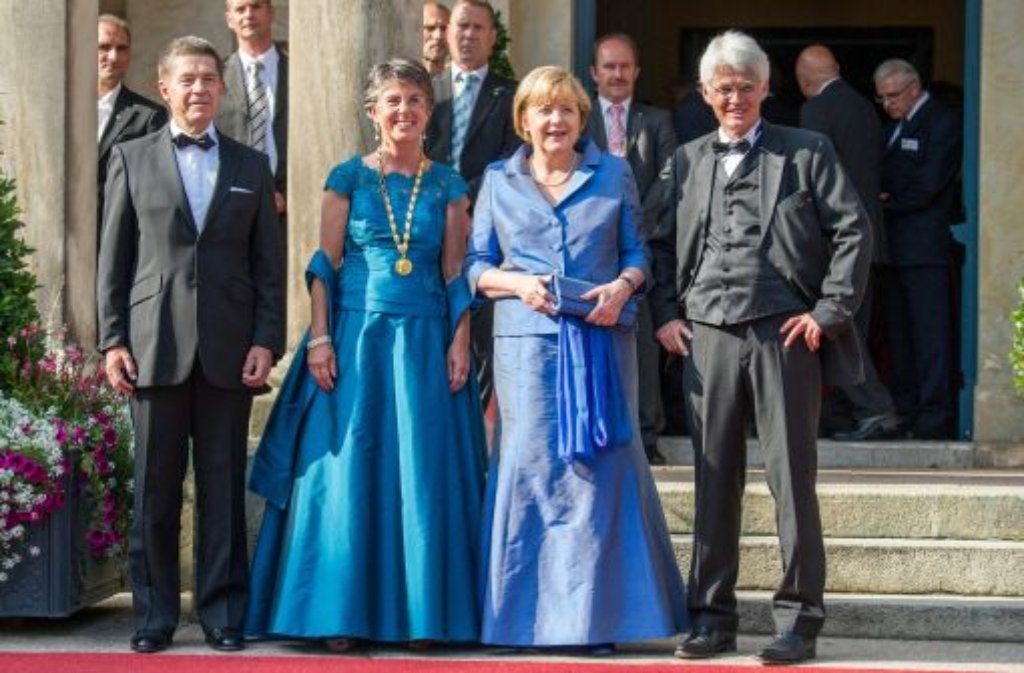 Angela Merkel, ihr Ehemann Joachim Sauer (links) mit der Bürgermeisterin von Beyreuth, Brigitte Merk-Erbe und ihrem Mann Thomas Erbe.