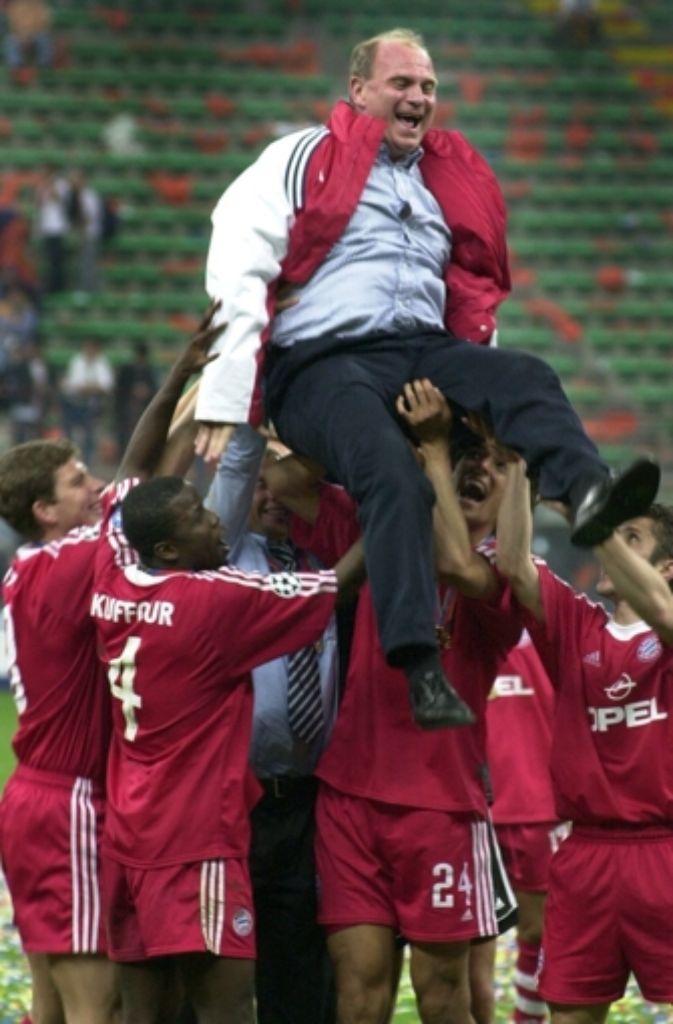 Und auch 2001 gibt es Grund zu feiern: Der FC Bayern München gewinnt das Champions-League-Finale gegen FC Valencia.