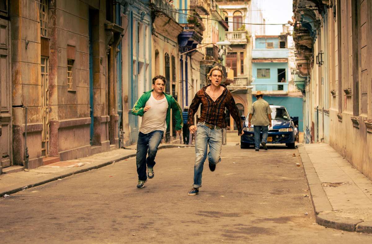 Mark und Felix (Daniel Sträßer) zieht es nicht nur durch die Straßen Kolumbiens, sondern auch nach ...