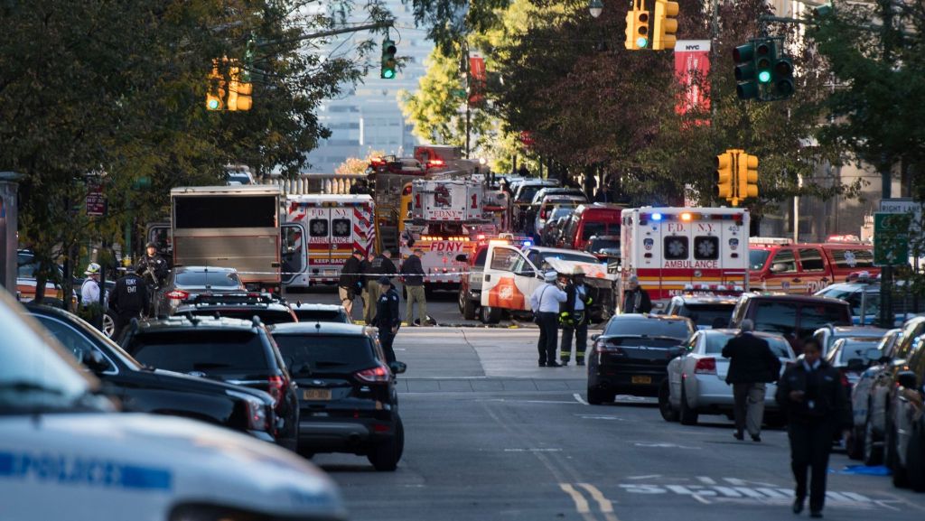  Bei dem Terroranschlag in New York ist auch eine deutsche Frau unter den elf Verletzten. Das teilten das deutsche Generalkonsulat und die Botschaft mit. 