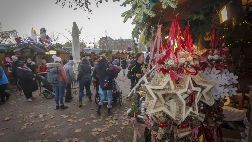  Böblingen verliert keine Zeit: Im November ist einer der ersten Weihnachtsmärkte im Kreis eröffnet worden. Fünf Tage lang dauert der Adventszauber am See. Danach geht es zum Glück in anderen Städten weiter. 