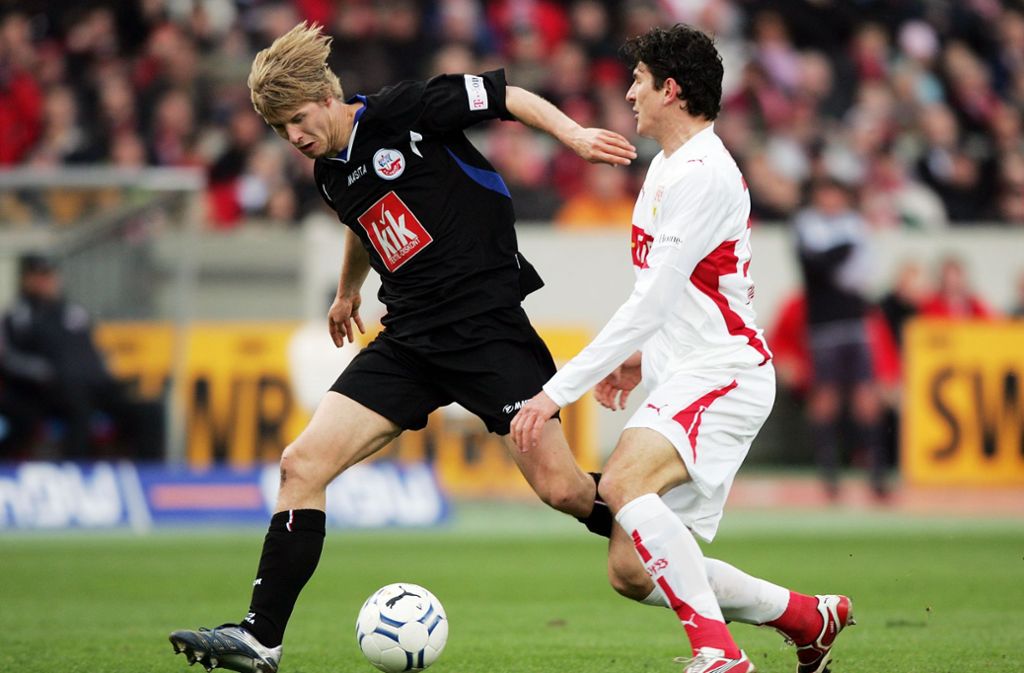 Beim Duell Hansa Rostock gegen den VfB Stuttgart kommt es in der Saison 2007/08 zum Zweikampf Marc Stein gegen Mario Gomez.