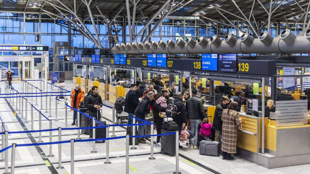 Flughafen Stuttgart: Bundespolizei vollstreckt drei Haftbefehle