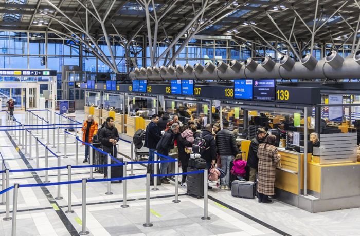 Flughafen Stuttgart: Bundespolizei vollstreckt drei Haftbefehle