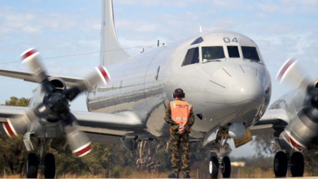 Flug MH370: Helfer weiten Suchgebiet aus