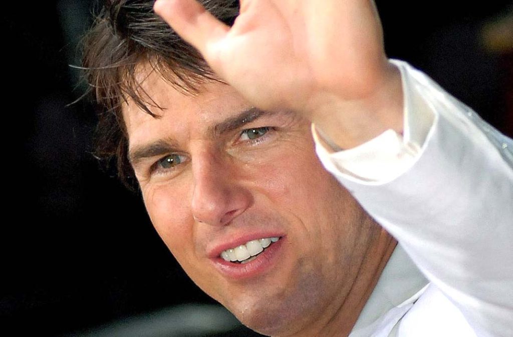 Ein so genannter "Umgelernter" ist Tom Cruise. Er ist Linkshänder, schreibt aber mit der rechten Hand.