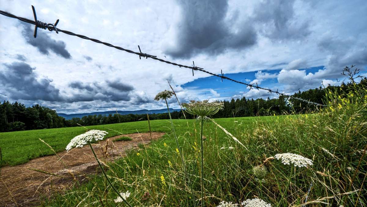  Der Landkreis Göppingen, die Gemeinde Salach und der Schwäbische Albverein haben ein neues Wegekonzept bei Staufeneck erstellt. Auch mit dem Landwirt, durch dessen Wiese die alte Route führte. 