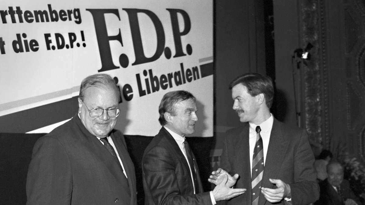 1988: Dreikönigstreffen der FDP in Stuttgart. Von links: der damalige Wirtschaftsminister und Parteichef Martin Bangemann, Helmut Haussmann und Walter Döring