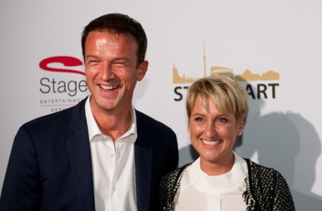 ... der Sportvorstand vom VfB Stuttgart, Fredi Bobic, mit seiner Frau Britta und ...