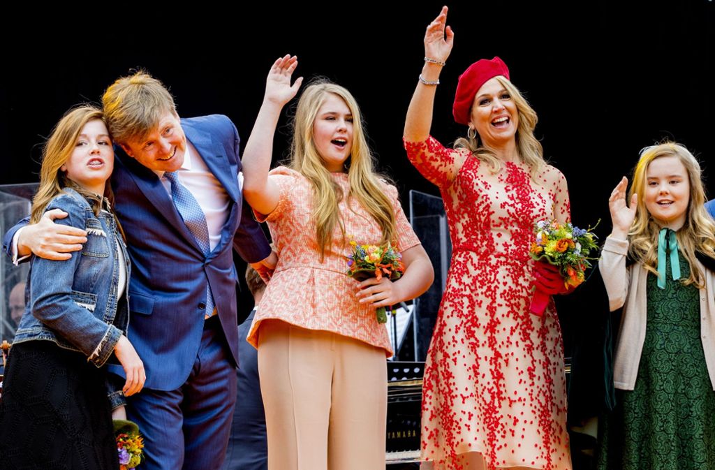 Maximal beliebt: König Willem-Alexander, seine Frau Máxima und die Töchter Amalia (Mitte), Alexia und Ariane (rechts).