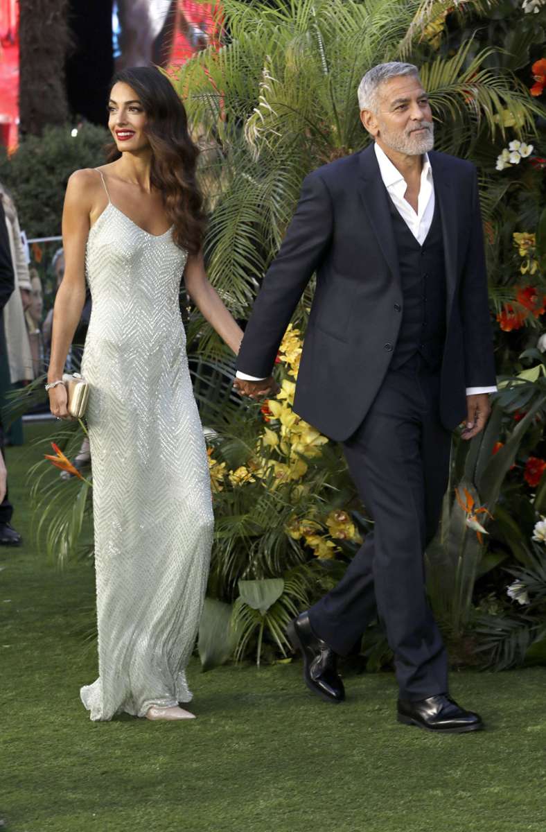 Ein Hauch von Marilyn Monroe: Amal Clooney begleitet ihren Mann George zur Premierenfeier in London – ...