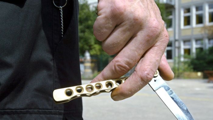 41-Jähriger bedroht Mitbewohner mit Messer