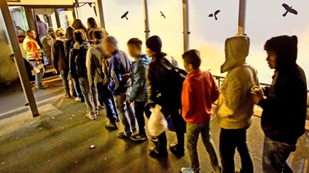  Mehr als 10 000 minderjährige Flüchtlinge gelten in der EU als vermisst. Einige Behörden fürchten, dass die Kinder Opfer sexueller Ausbeutung werden. Doch der Fehler könnte vor allem im System der Behörden liegen. 