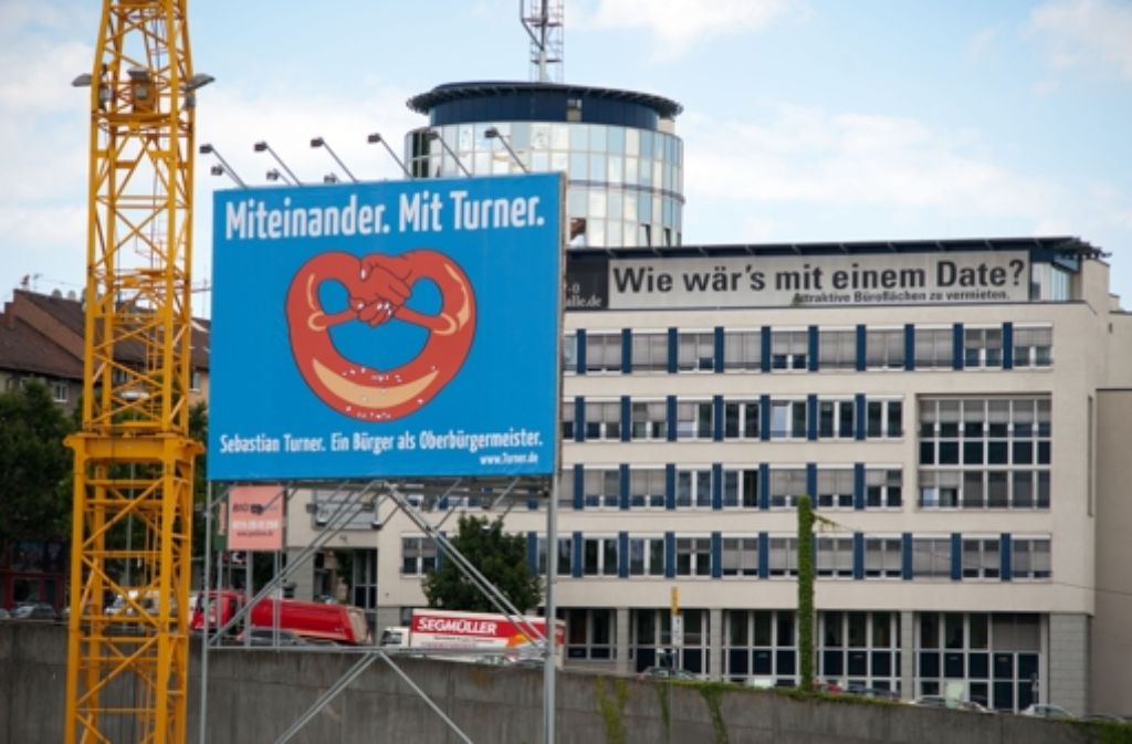 Wegen eines ganz bestimmtes Brezel-Plakats an der Heilbronner Straße gerät Turner im August in Erklärungsnot. Die Plakatspende sorgte für politischen Zündstoff im Wahlkampf.