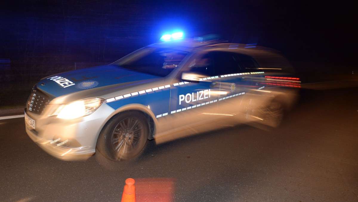  In Nürtingen haben Unbekannte am Dienstagnachmittag bei einer Schlägerei zwei junge Männer verletzt. Die Polizei sucht nach den Tätern. 