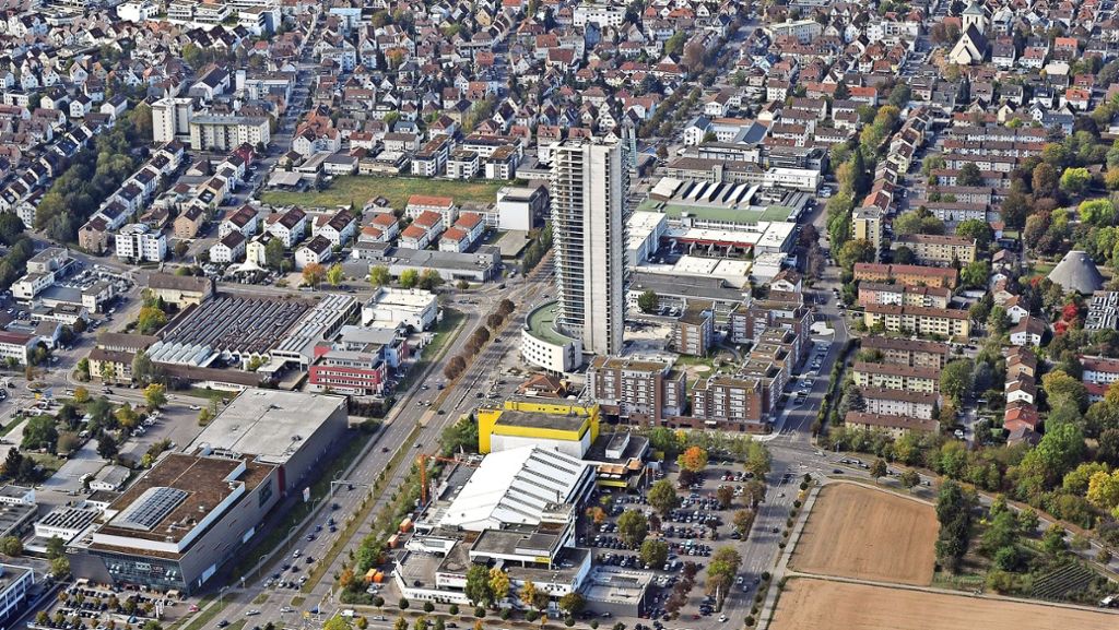  Mit einer Untersuchung von Suchverkehr und Stellplatzzahlen will die Stadt Fellbach auf die Kritik von Nachbarn und Einzelhändlern an den zusätzlich geplanten Tower-Appartements reagieren. 