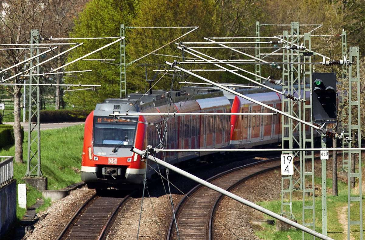 Es wird noch dauern, bis die S-Bahn die Kurve nach Neuhausen nimmt. Foto: /Horst Rudel