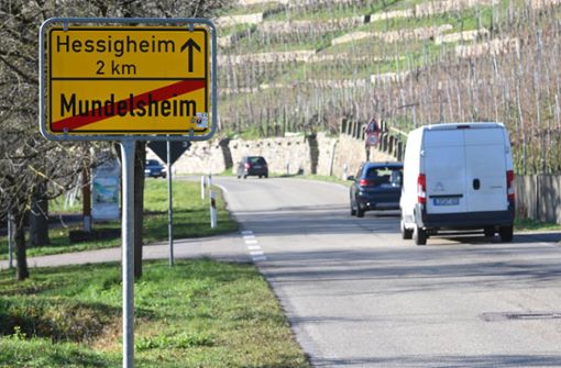 Die Kreisstraße von Mundelsheim nach Hessigheim weist starke Schäden auf. Foto: Werner Kuhnle