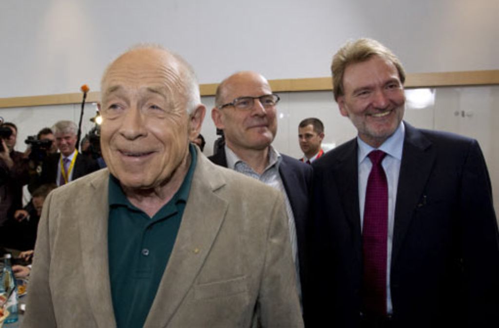 Schlichter Heiner Geissler, Landesverkehrsminister Winfried Hermann und Bahnvorstand Volker Kefer (von links)