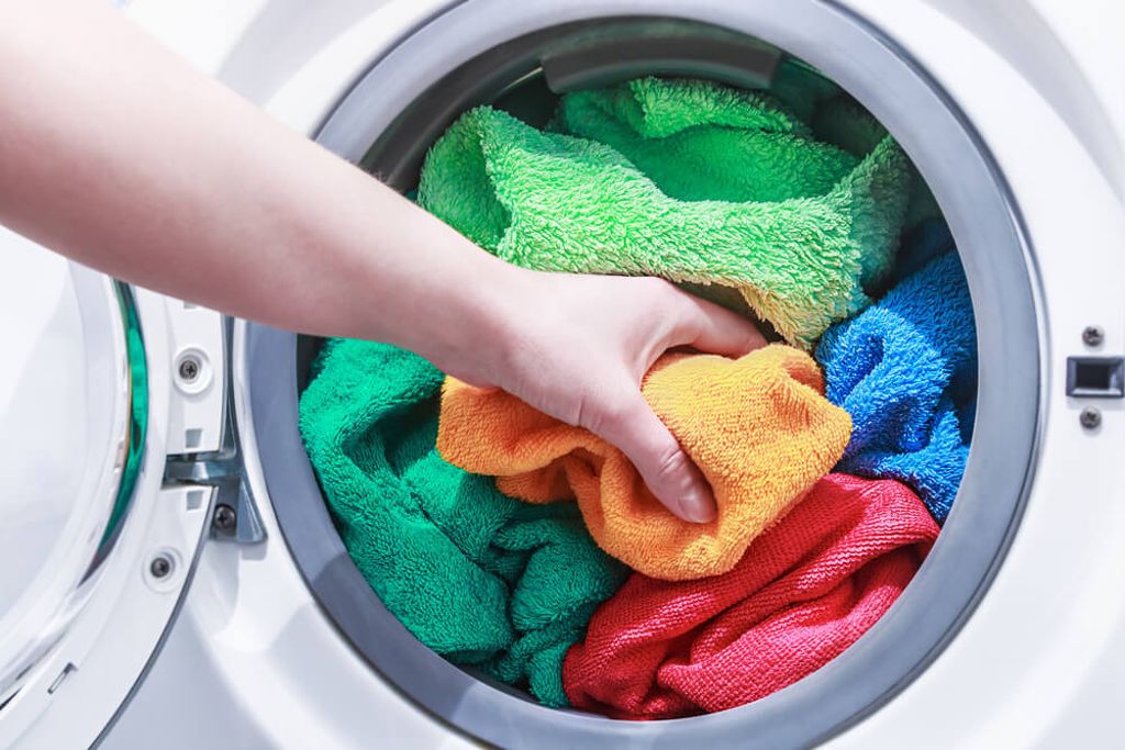 Waschen Sie Ihre Handtücher regelmäßig. Foto: OlegDoroshin / shutterstock.com