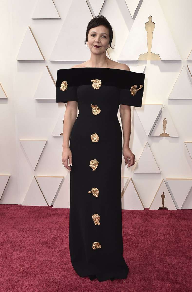 Naja: Natürlich steht bei diesem skulpturalen Schiaparelli-Entwurf die Robe eindeutig im Vordergrund. Aber Maggie Gyllenhaal geht vor lauter Kleid einfach unter. Schade!
