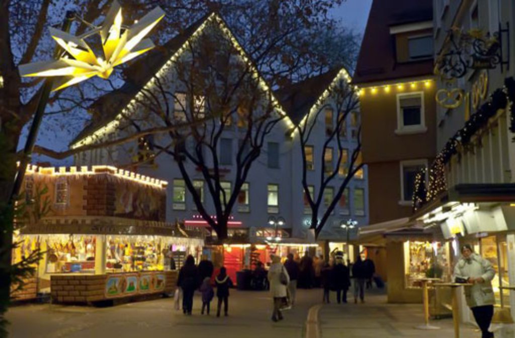 In Stuttgart-Bad Cannstatt bieten sich in der Adventszeit gleich zwei Möglichkeiten zum Glühweintrinken und Bratwurstessen: Neben dem Niklasmarkt in der Marktstraße am 3. Dezember (9 bis 18 Uhr), ...