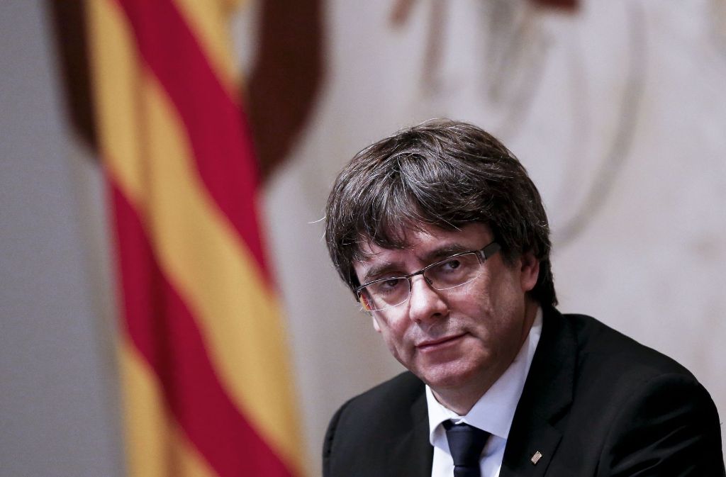 Auf den katalanischen Regionalchef Carles Puigdemont sind in der Frage der Unabhängigkeit Kataloniens alle Blicke gerichtet. Foto: AFP