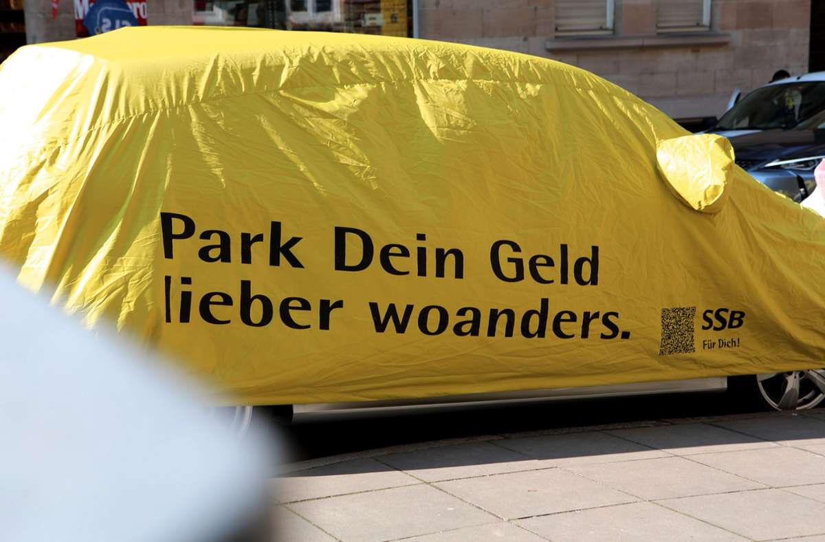 Über die SSB-Kampagne mit gelben Autoplanen  wird kontrovers diskutiert. Foto: /Hey David