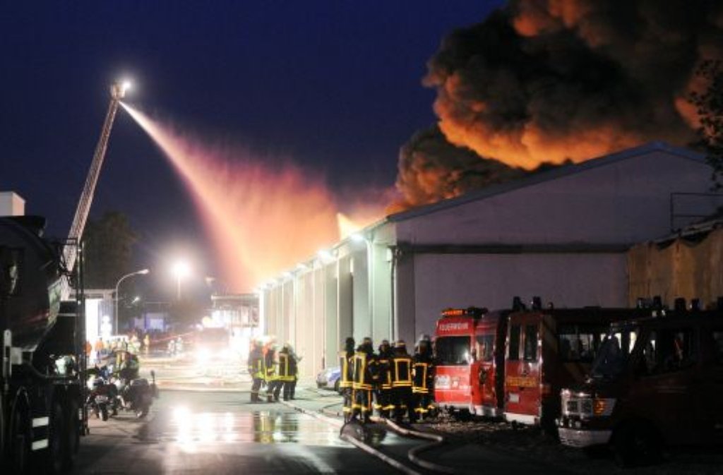 Die Lagerhallen der Philippsburger Fabrik brannten komplett nieder.