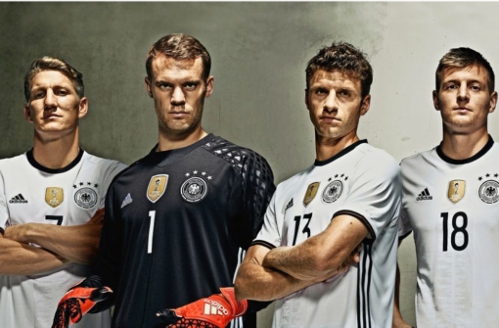 Schweinsteiger, Neuer, Müller, Kroos (von links)  und Co. spielen in der Nationalmannschaft noch bis 2018  in Adidas-Trikots. Foto: dpa