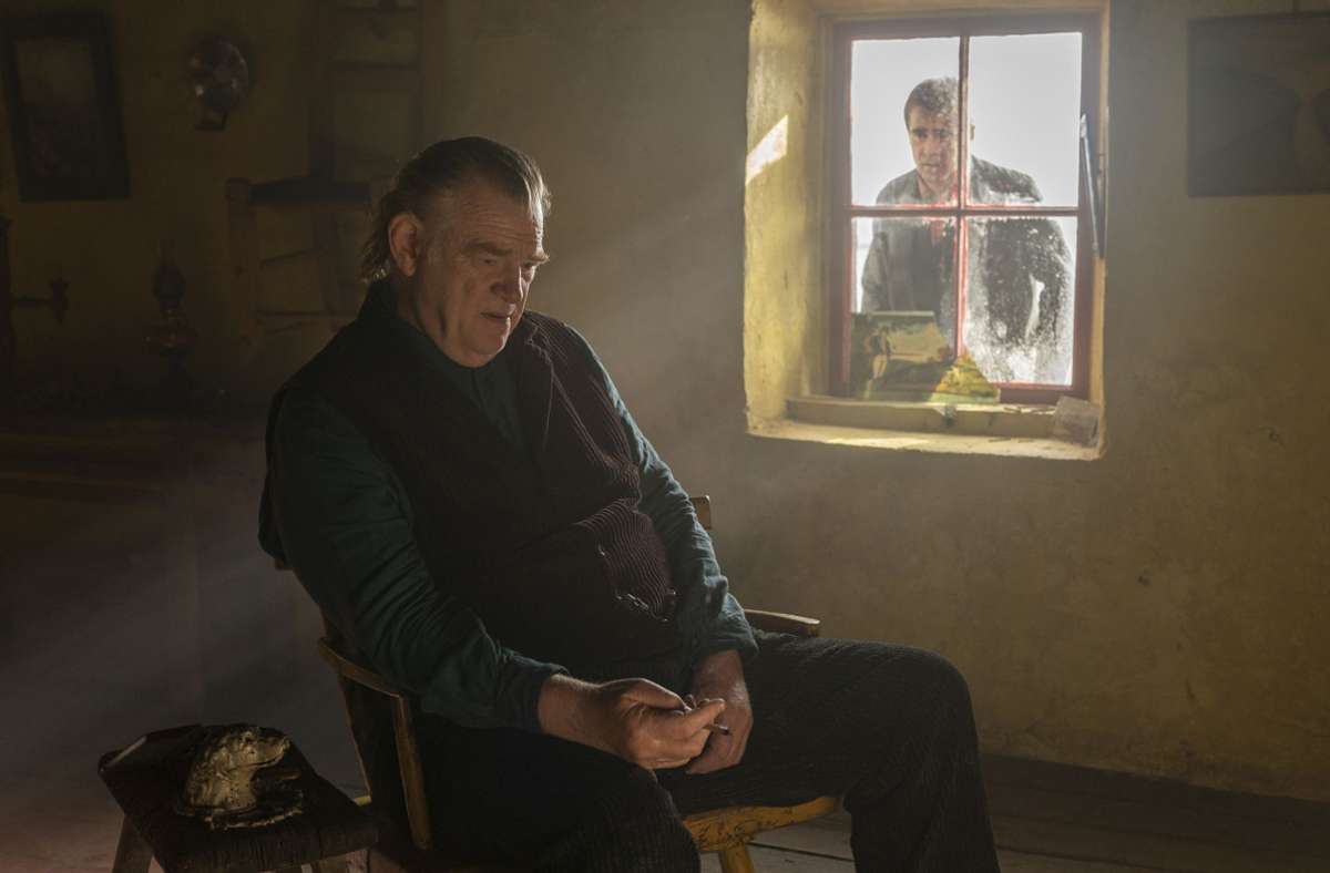 Colm (Brendan Gleeson) ignoriert Pádraic (Colin Farrell) auf einmal: Szene aus „The Banshees of Inisherin“.