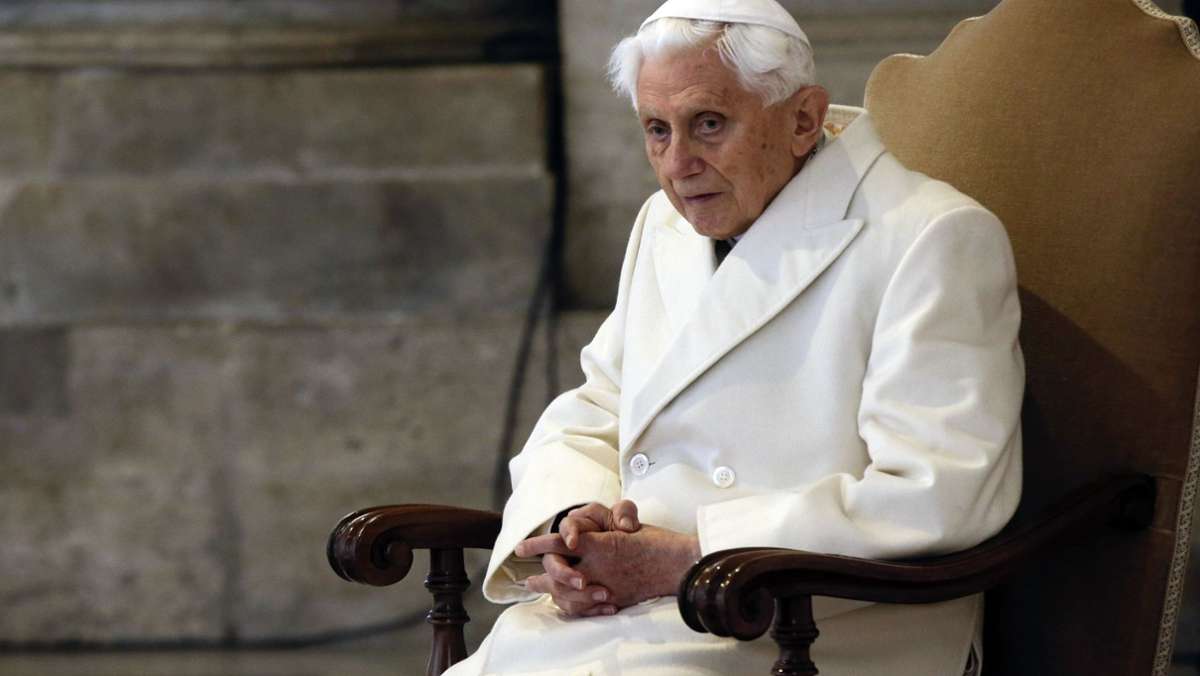  Betroffenenorganisationen reagieren mit heftiger Kritik an dem emeritierten Papst Benedikt XVI. Ein Gutachten unterstellt ihm Fehlverhalten in seiner damaligen Rolle als Erzbischof. 