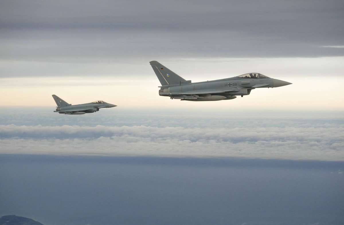 Am Freitag waren zwei Eurofighter über dem süddeutschen Raum im Einsatz. (Symbolbild) Foto: imago images / photothek/Thomas Wiegold