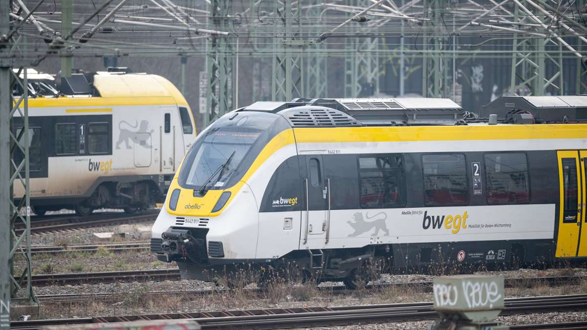 Auf dem Weg nach Ludwigsburg: Mann schlägt  20-Jährige im Zug