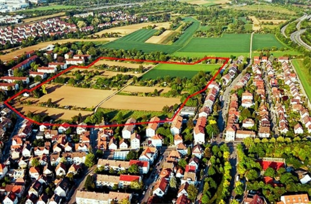 Das geplante Wohngebiet Langenäcker-Wiesert (rot umrandet) ist 8,8 Hektar groß. Im rot umrandeten Gebiet sollen rund 320 Wohneinheiten entstehen. Foto: Stadt Stuttgart
