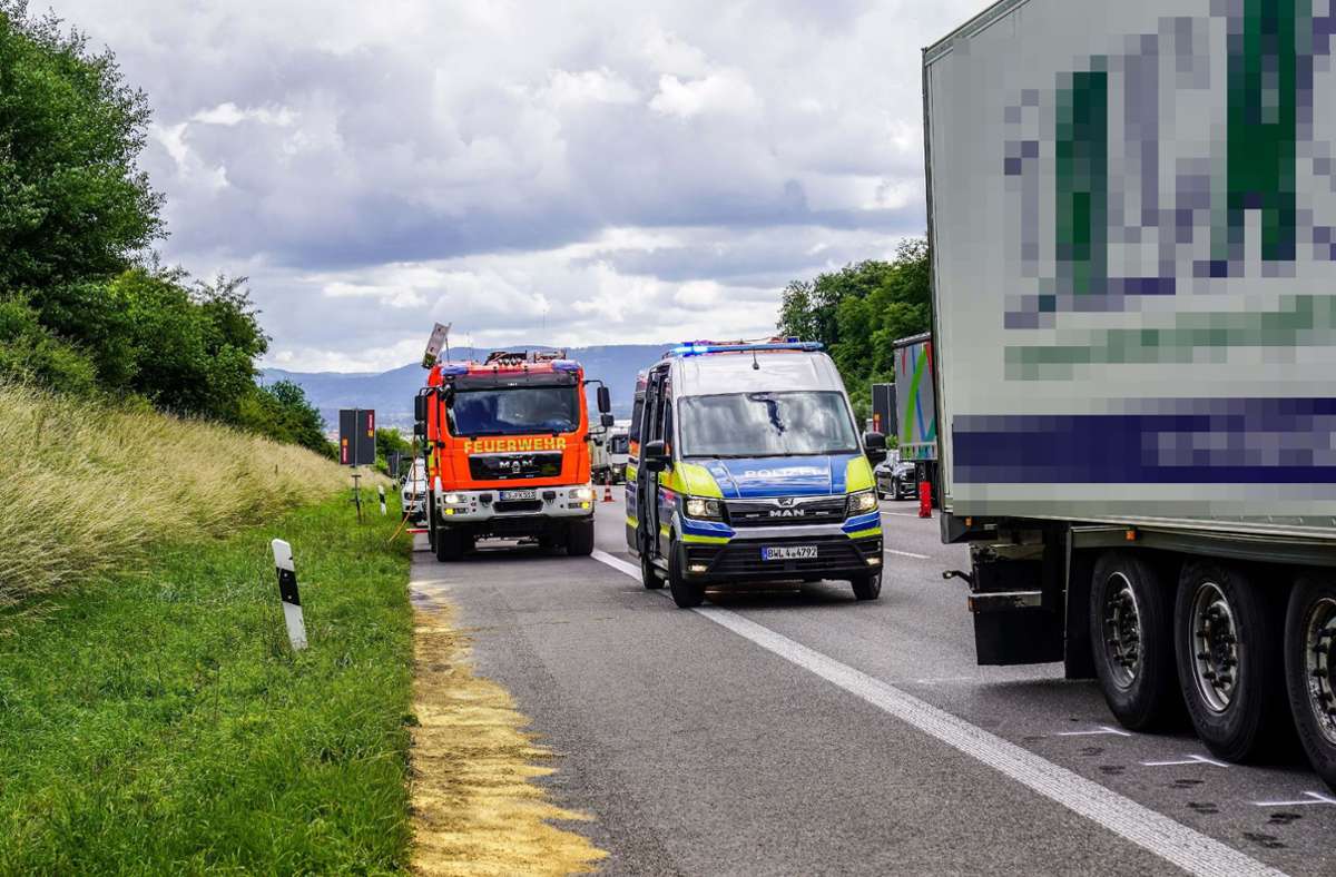 Weitere Eindrücke vom Lkw-Unfall auf der A8 am 9. Juni 2022.
