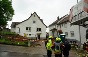 Ein Arbeiter durch Explosion in Wohnhaus verletzt