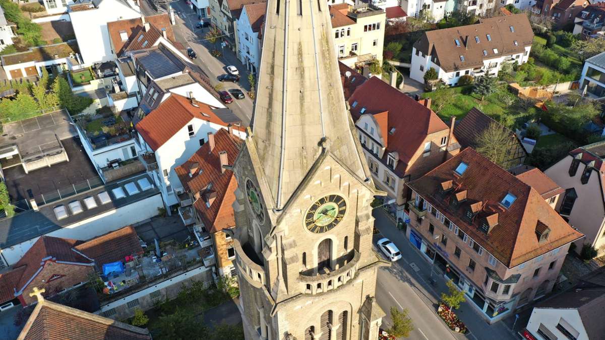  Die Pauluskirche in Zuffenhausen wird von Januar an saniert. Insgesamt sind dafür 2,1 Millionen Euro veranschlagt, um eine Finanzierungslücke zu schließen, soll es verschiedene Aktionen geben, außerdem wurde ein Spendenkonto eingerichtet. 