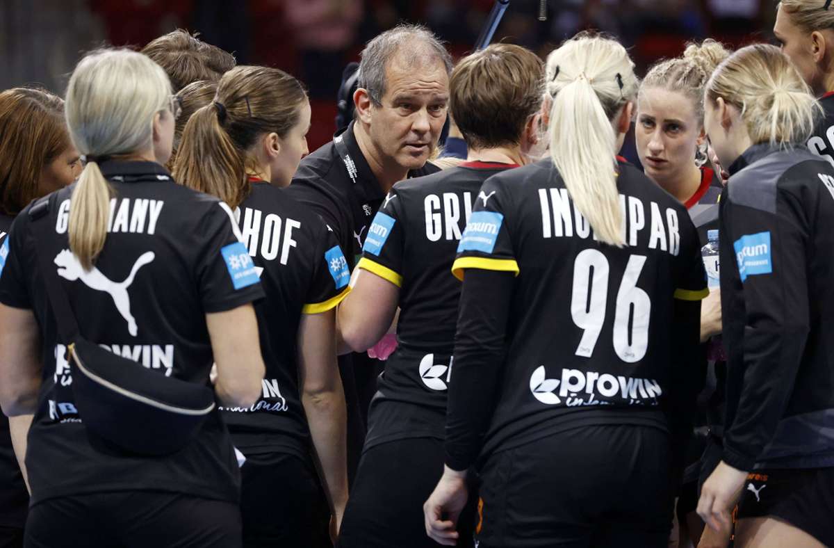 Der Kader von Bundestrainer Henk Groener für die WM in Spanien umfasst  insgesamt 18 Spielerinnen. Foto: imago/Norbert Schmidtt/NS
