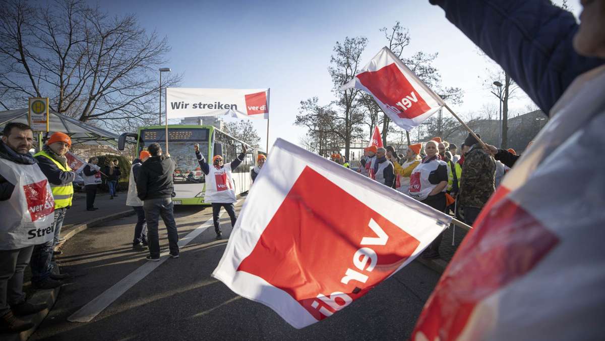  Der Tarifkonflikt im privaten Omnibusgewerbe geht weiter. Die Gewerkschaft Verdi hat für Montag erneute Streiks angekündigt – welche Linien im Rems-Murr-Kreis betroffen sind, lesen Sie hier. 