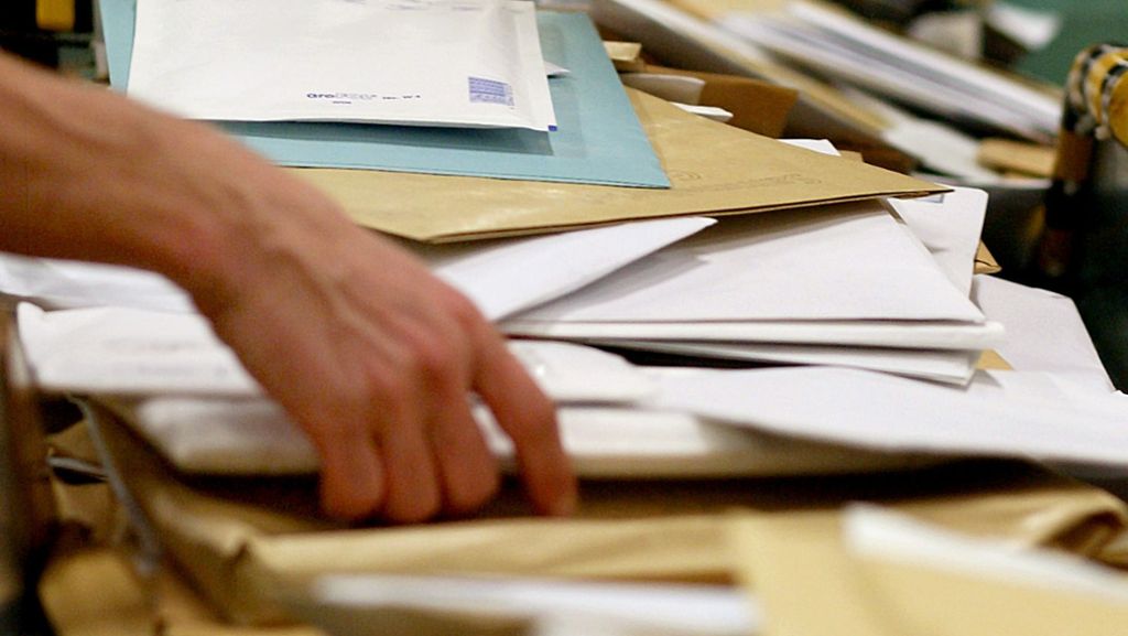 Kreis Böblingen: Postbote entsorgt 400 Briefe im Wald