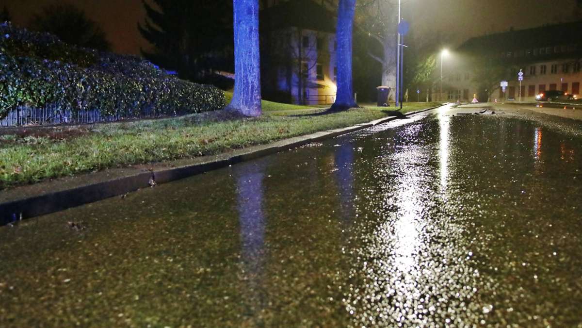 Stuttgart-Plieningen: Straße nach Wasserrohrbruch gesperrt