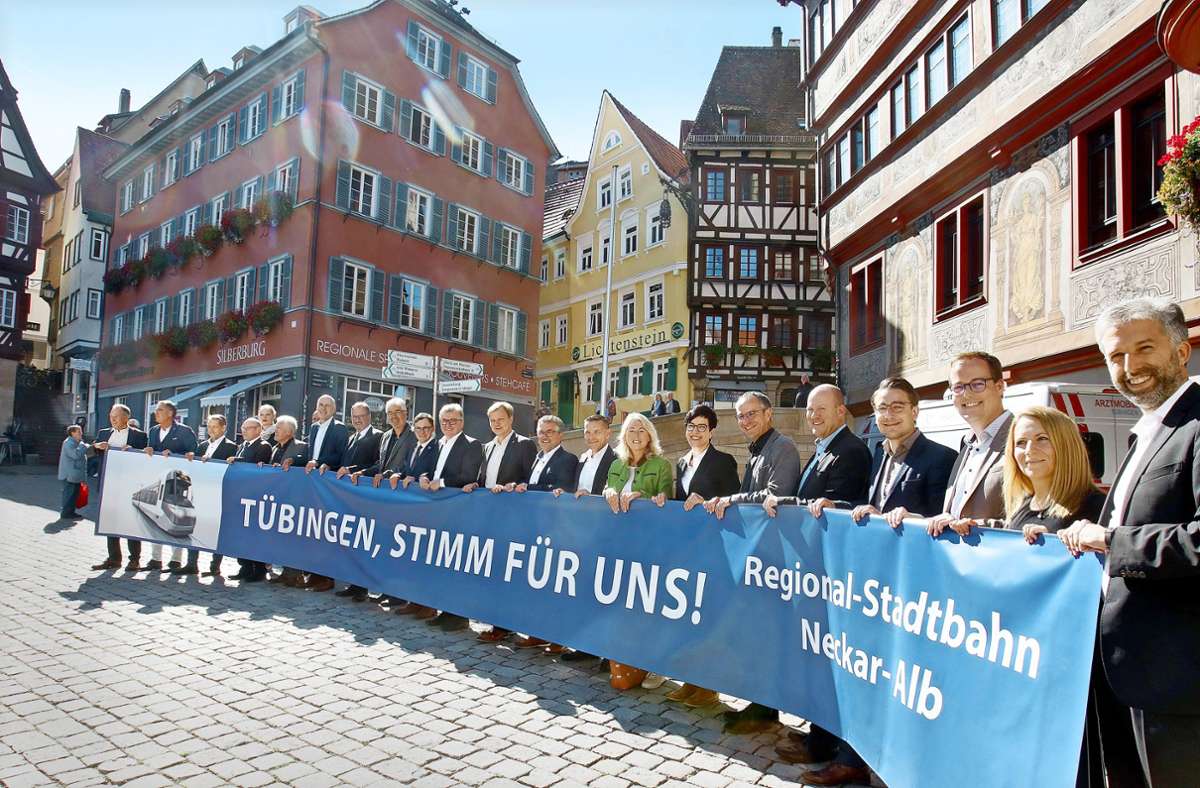 Genau vor einem Jahr hat der Bürgerentscheid in Tübingen stattgefunden – OB Boris Palmer (ganz rechts) war da noch zuversichtlich, die Stadtbahn bauen zu können. Foto: Horst Haas